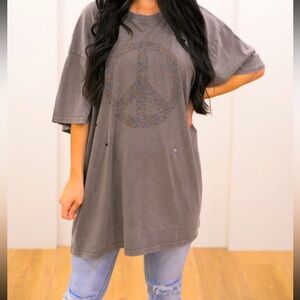 Ash Easel Peace ☮️ sign tee